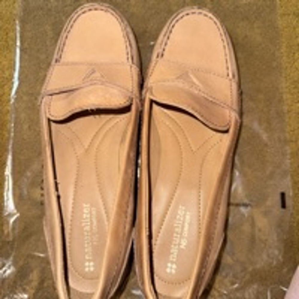Women's Naturalizer Tan Leather Loafers Size 8.5W item 0041